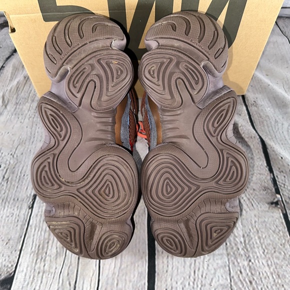 Yeezy 500 high size 6.5 in original box. In used condition comes as pictured. - Picture 6 of 10